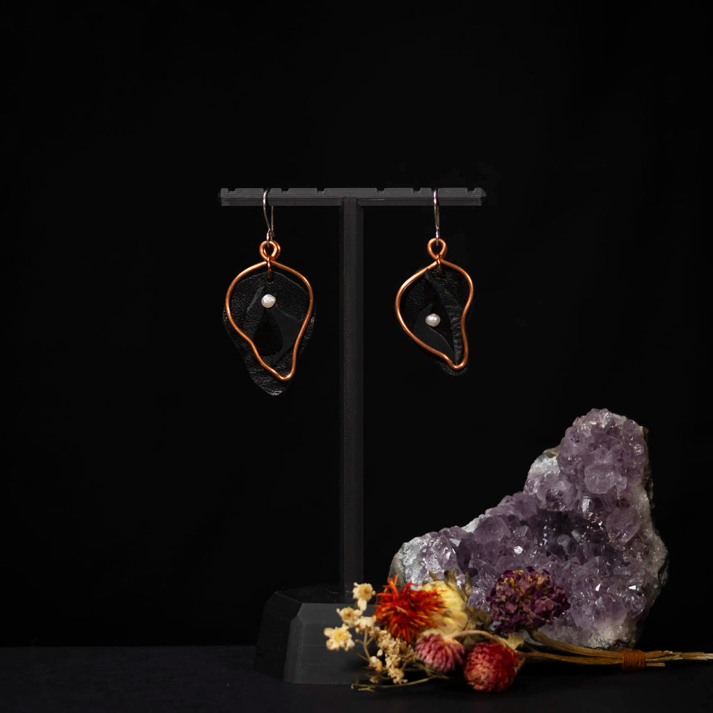Viva La Vulva - Medium Black Leather Earrings