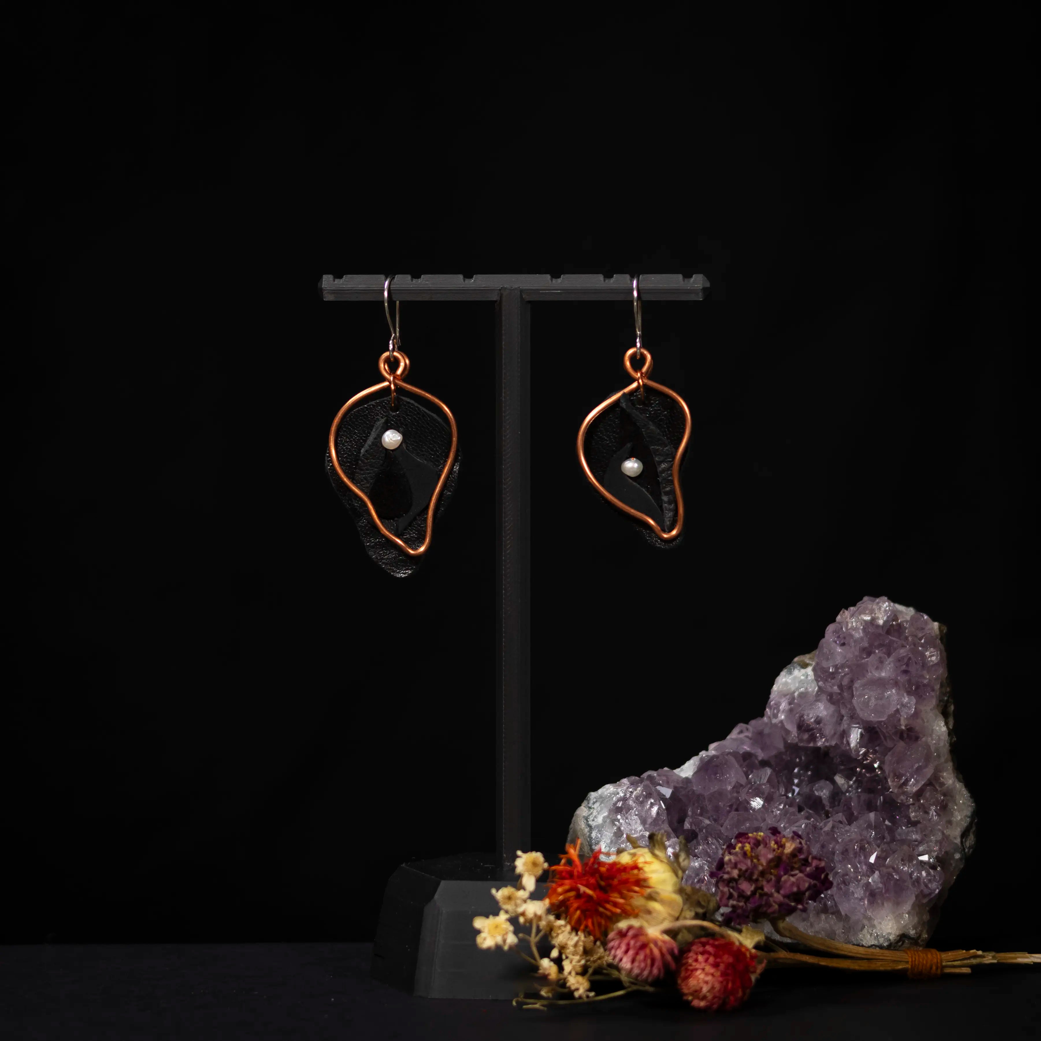 Viva La Vulva - Medium Black Leather Earrings