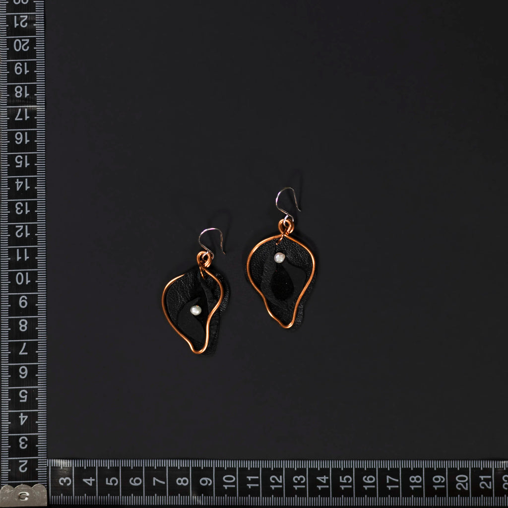 Viva La Vulva - Medium Black Leather Earrings