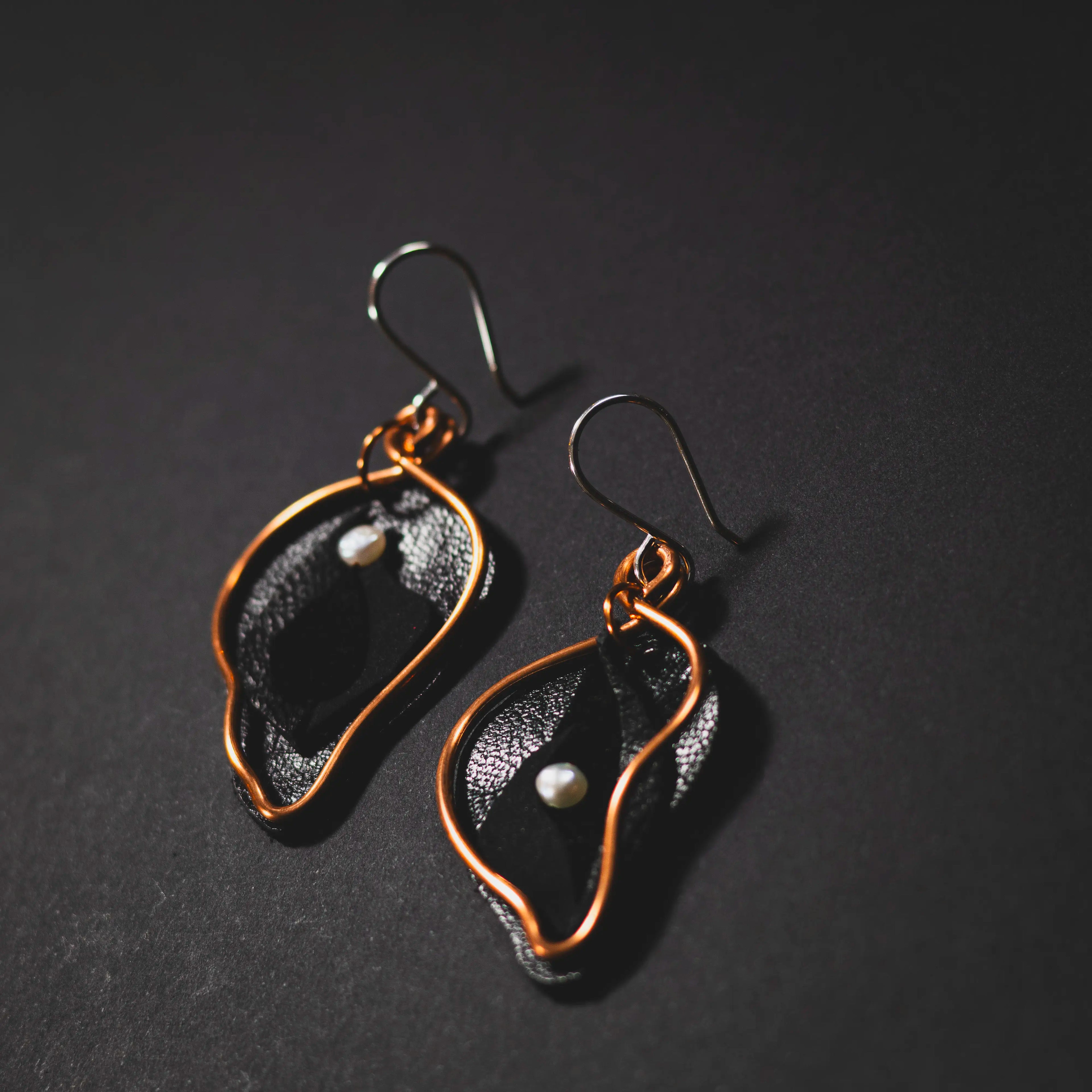 Viva La Vulva - Medium Black Leather Earrings