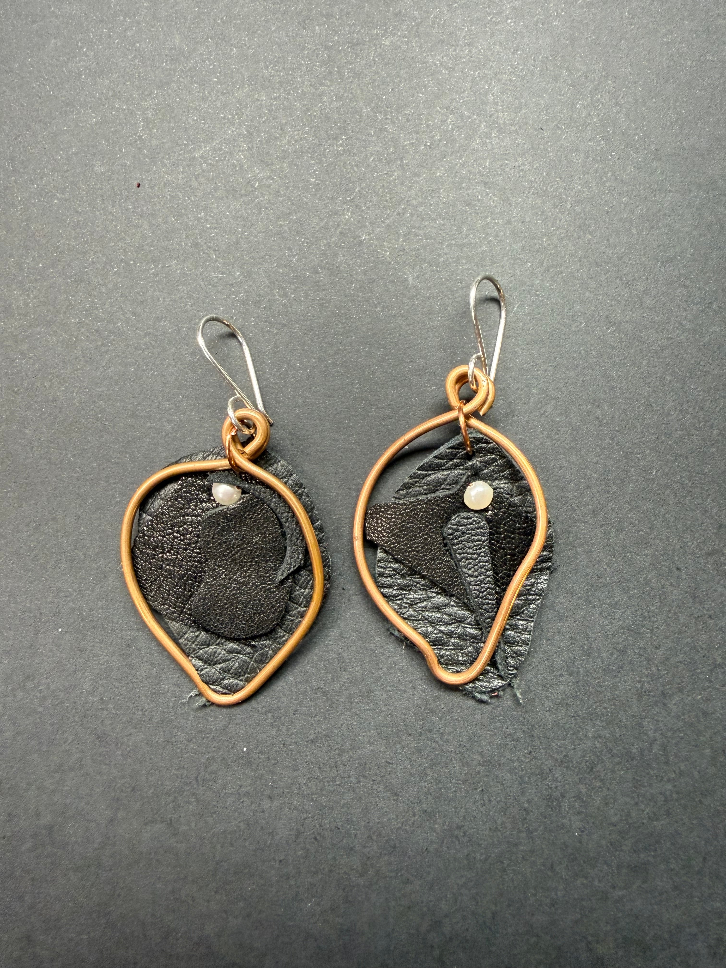 Viva La Vulva - Medium Black Leather Earrings